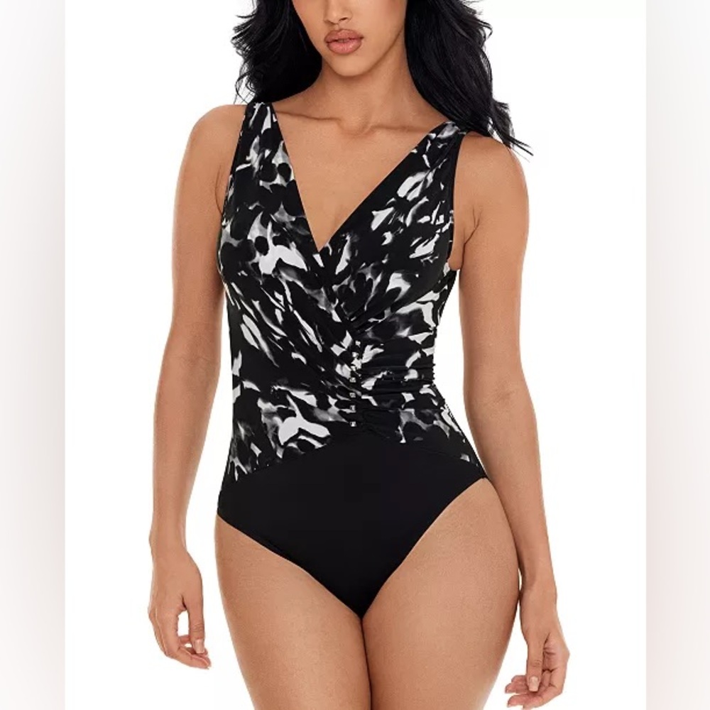 Magicsuit
Bindy One Piece in Dream State